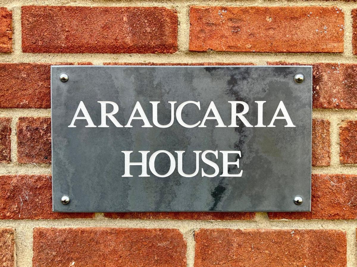 Araucaria House Villa Уитби Екстериор снимка